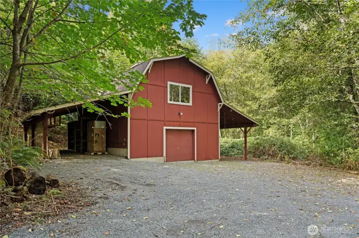Detached Barn with 3/4 bath & kitchen