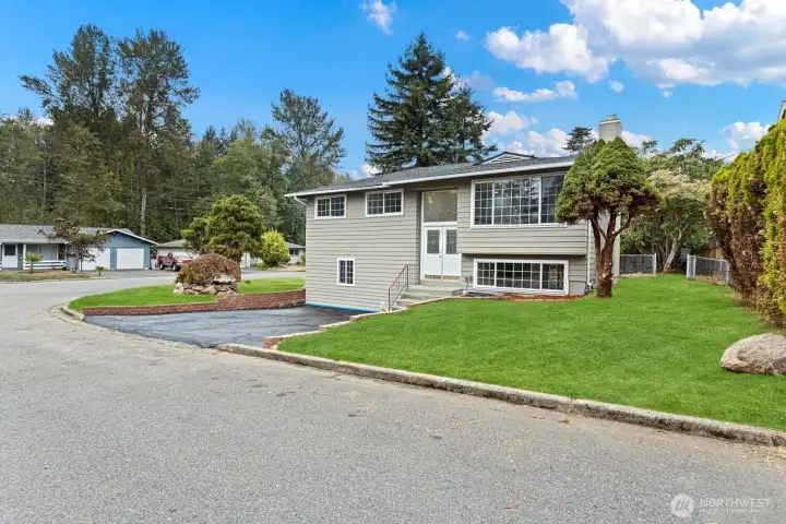 Gorgeous 5 bedroom, 2.5 bathroom home!