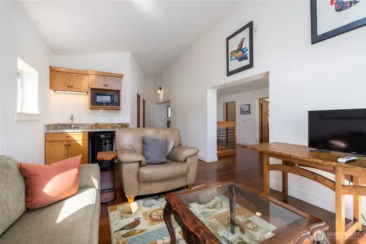 Second floor bonus room w/wet bar...