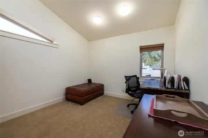 Additional upstairs flex room w/closet...