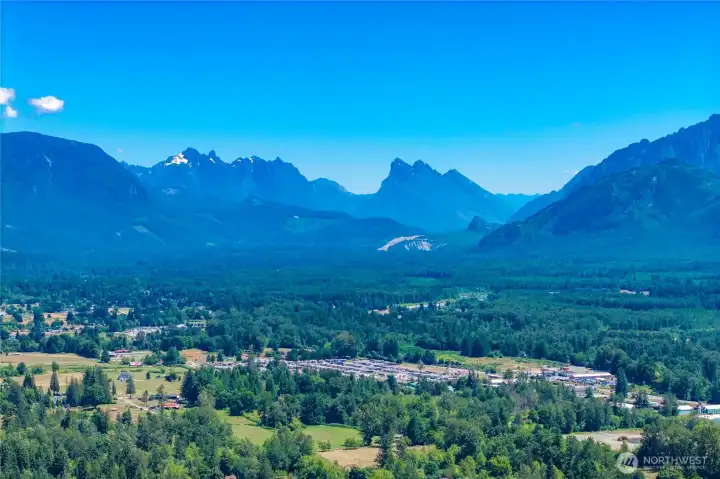 Square footage/dimensions shown is only an estimate and actual square footage/dimensions will differ.  Buyer should rely on his or her own evaluation of usable area. Depictions of homes or other features are artist conceptions. Hardscape, landscape, and other items shown may be decorator suggestions that are not included in the purchase price and availability may vary. No view is promised. Views may also be altered by subsequent development, construction, and landscaping growth.  ©2025 Century Communities, Inc