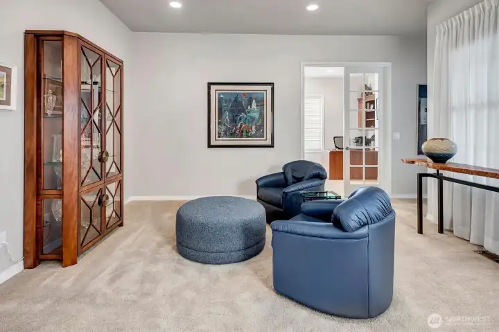 Conversation/Reading area