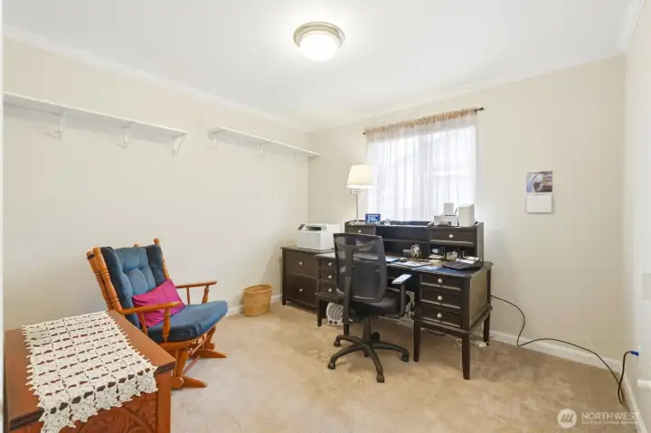 A quiet, light-filled space ideal for a home office, reading room, or creative retreat. Clean and simple, ready to adapt to your needs.