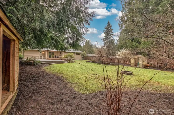 Storage shed/outbuilding, great for keeping fire wood dry.