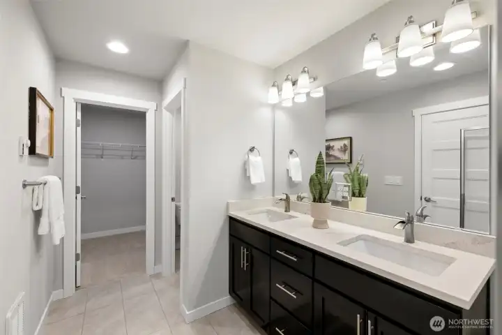 Primary bath with walk-in and separated toilet