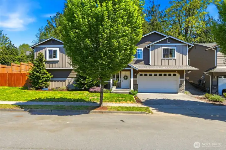 Enjoy hillside privacy, a fully fenced yard, and a quiet dead-end street in one of Mount Vernon’s most desirable