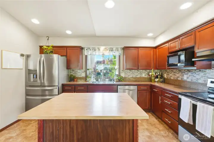 Prep, serve, entertain all within the kitchen.