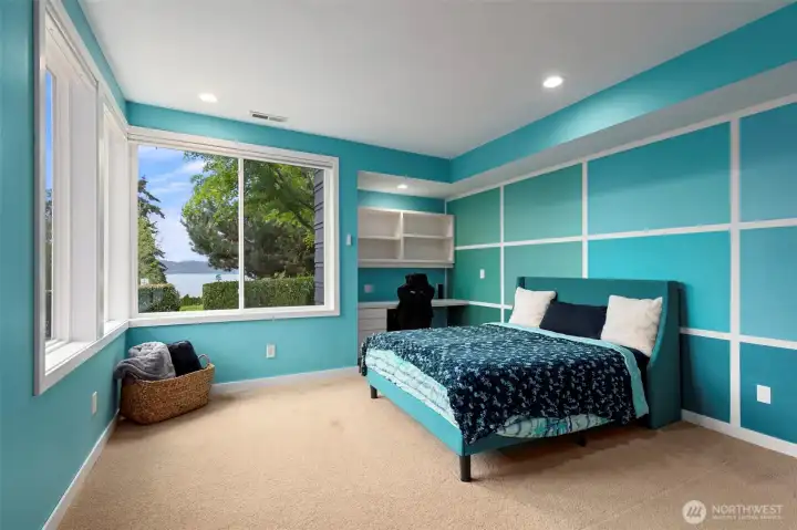 Guest bedroom