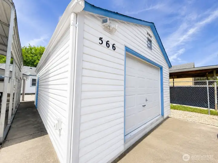 Large shop with man door and rollup access