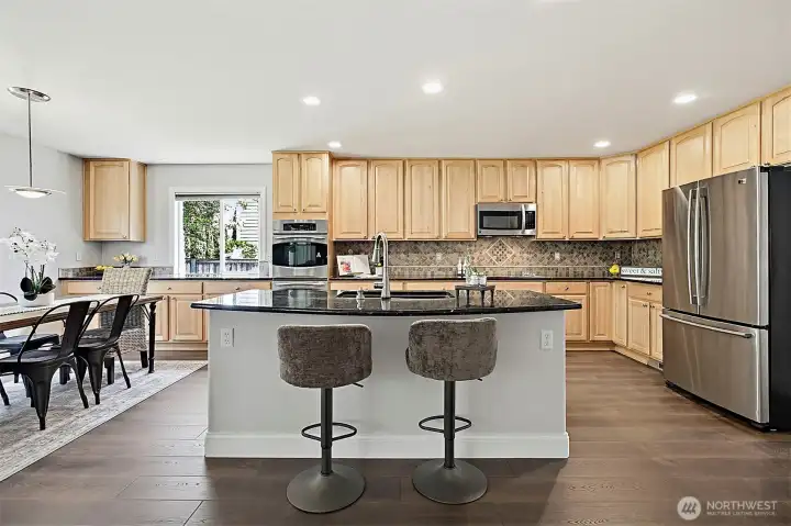 All kitchen appliances stay