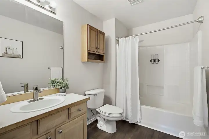 Hall full bathroom