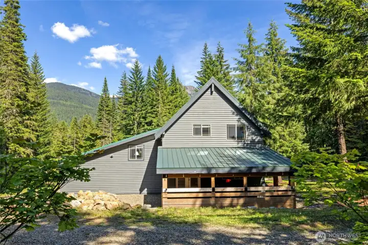 Everything you need to enjoy Lake Kachess. Year 'round access, outdoor entertaining for year 'round!