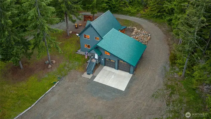 The driveway circles all the way around the property for easy access to trucks & trailers!