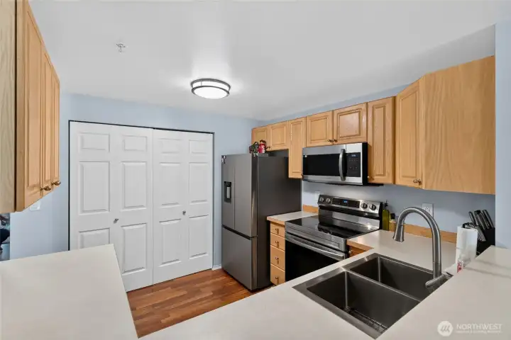 a very nicely equipped and clean kitchen