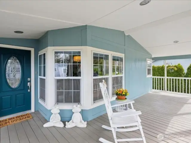 Welcome HOME :) Picturesque front porch.