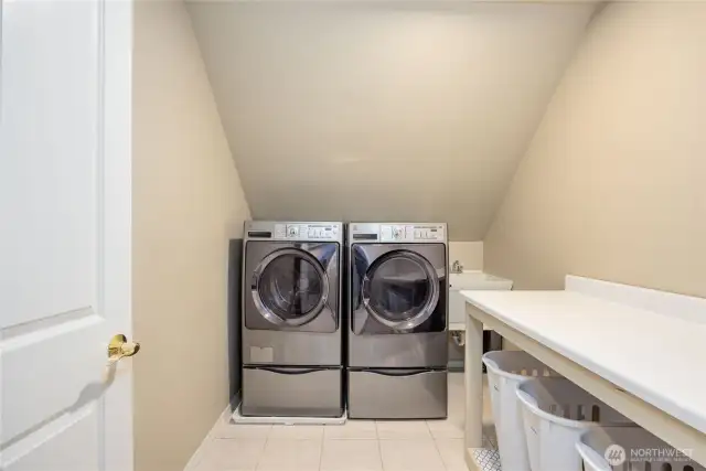 Upstairs laundry room. Washer/dryer stays.