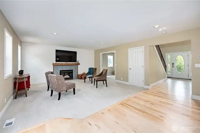 Great flow from the main entrance to the living room with office beyond.