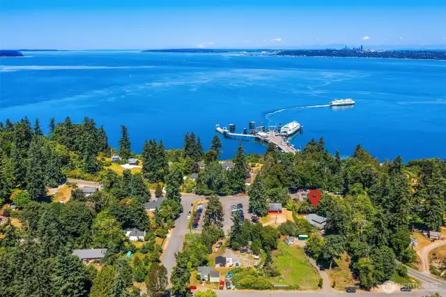 Convenient location near ferries