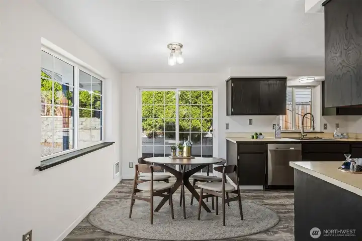 Virtual Staging-Dining in kitchen with great light!