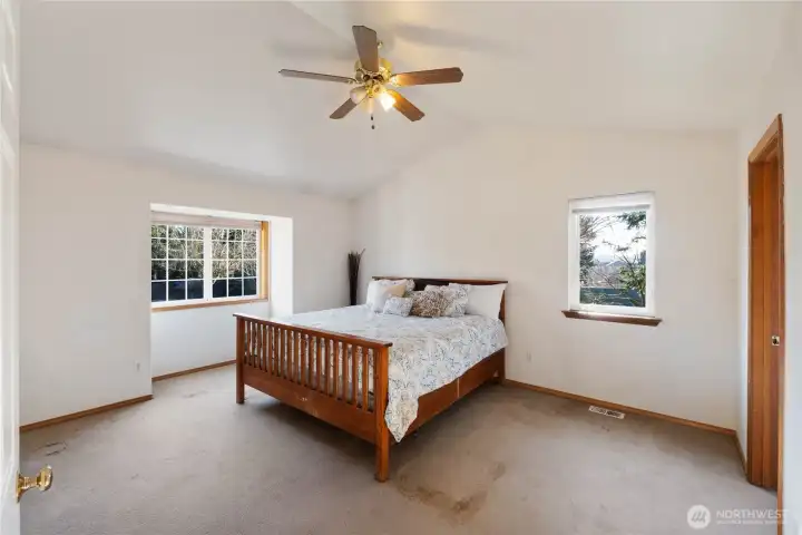 Spacious primary suite with attached 5 piece bath and walk in closet