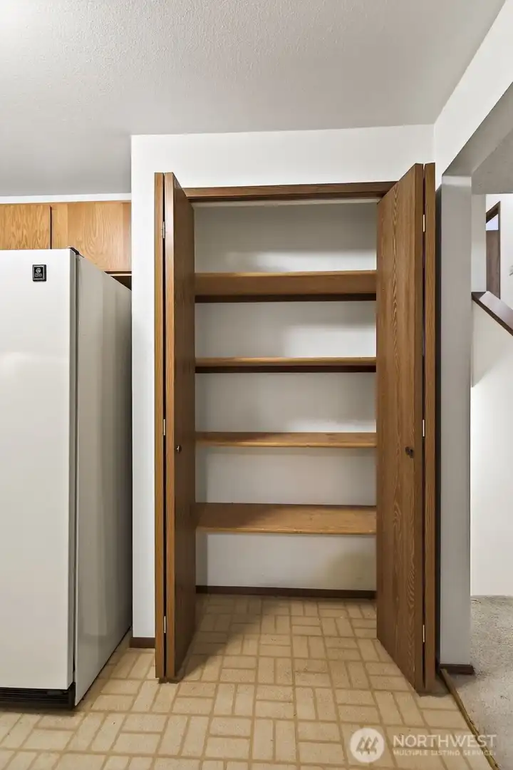 Deep pantry storage