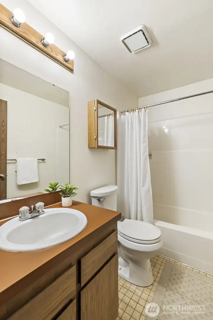 Upstairs hall, shared full bathroom.