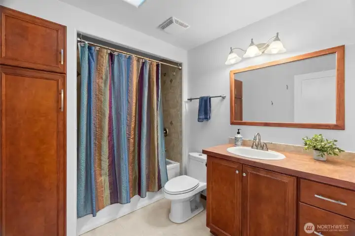 Second Floor full bathroom