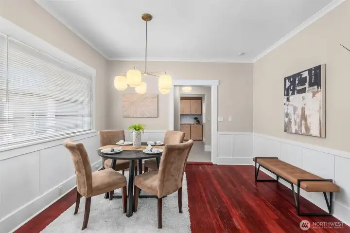 Stylish Wainscotting, tall ceilings and lots of light. Stylish Wainscotting, tall ceilings and lots of light.
