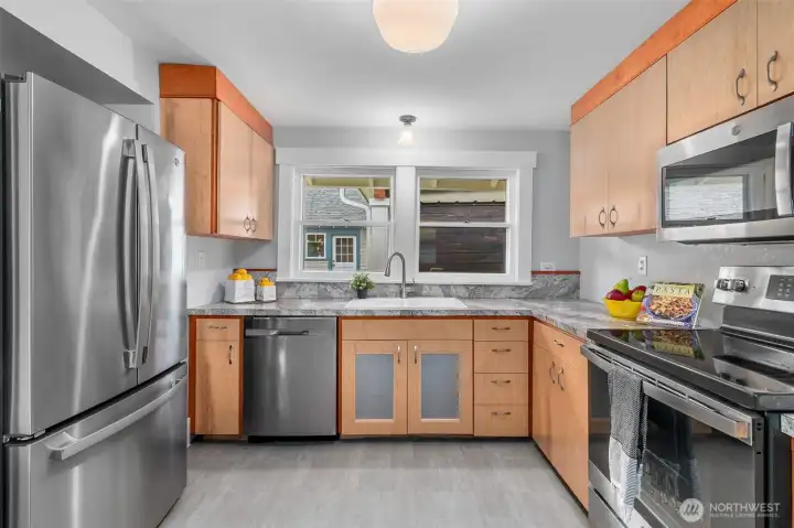 Lots of room in the kitchen. Lots of room in the kitchen.
