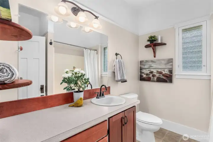 The full bathroom. The full bathroom.