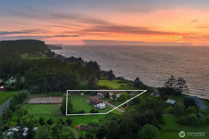 Approximate lot lines, 4 tax parcels totaling .93 acres.