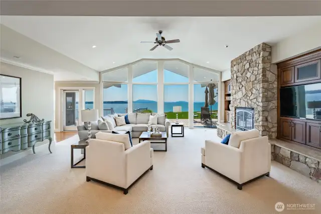 The wall of windows to the sea!