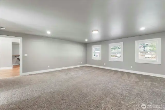 19'x21' Primary Suite