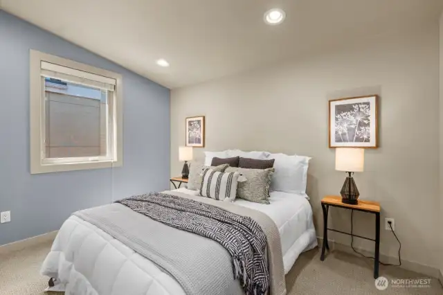 Full bathroom in the second bedroom
