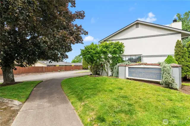 Country Villa- in the heart of Marysville.