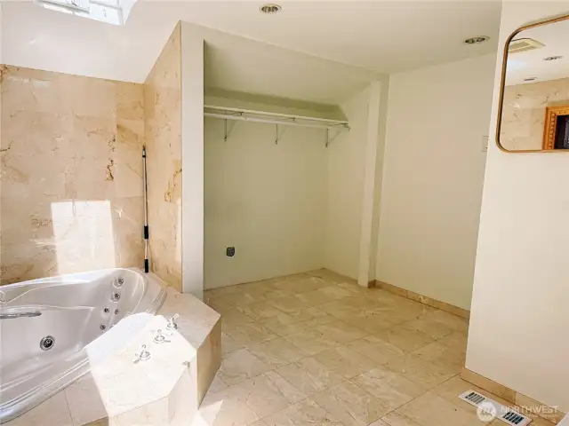 En Suite Bathroom with Jetted Tub off Main Bedroom Upstairs