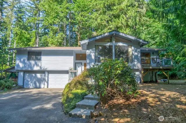 2600+ square feet home on 0.9 acres.