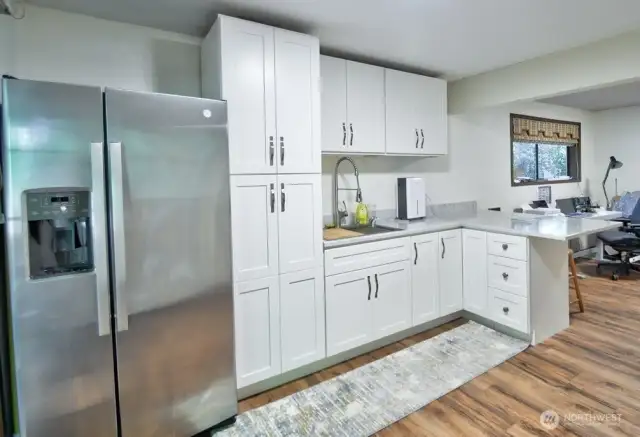 Downstairs kitchen/wet bar area