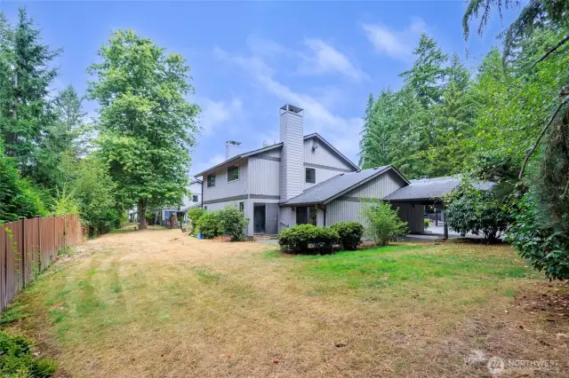 Large Semi-Private Yard
