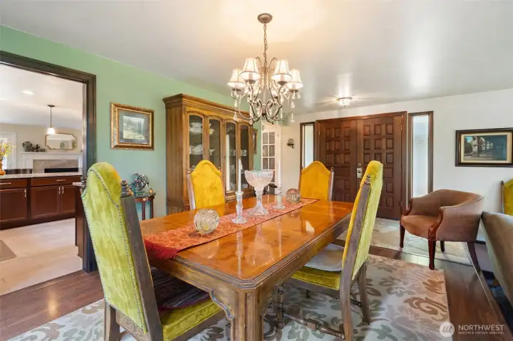 Inviting Living Room and Dining