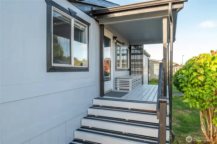nice covered front porch with large storage bench
