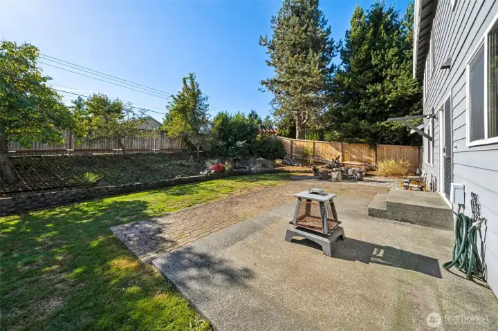 Large patio raised landscaping