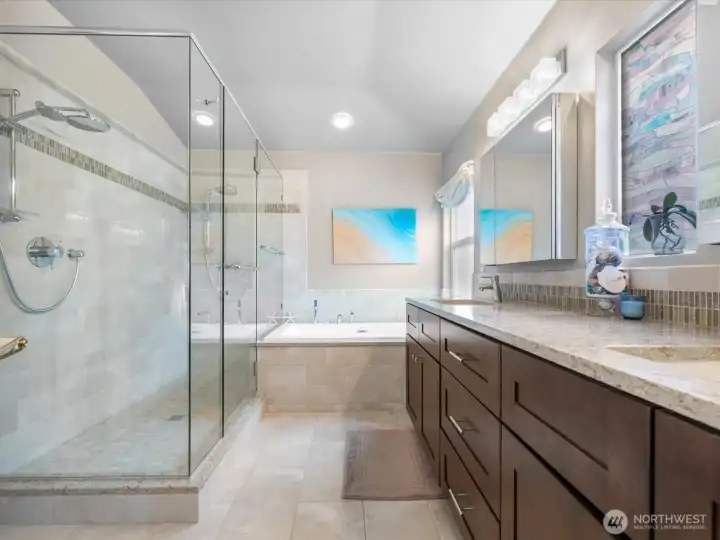 Primary bathroom w/ soaking tub