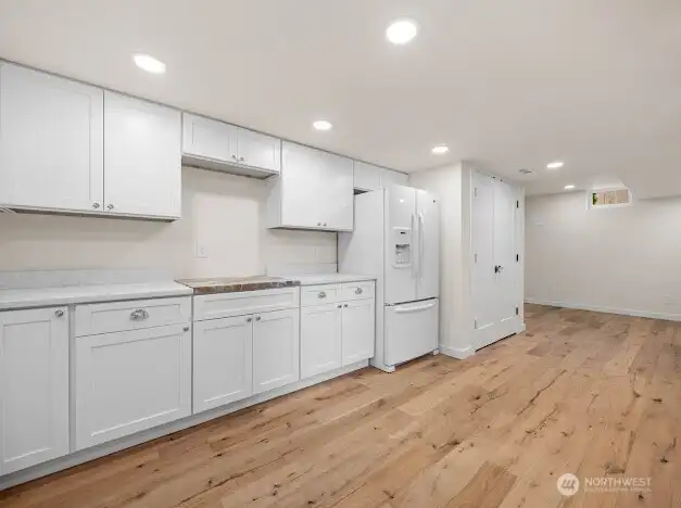Kitchen with Cabinet Option.