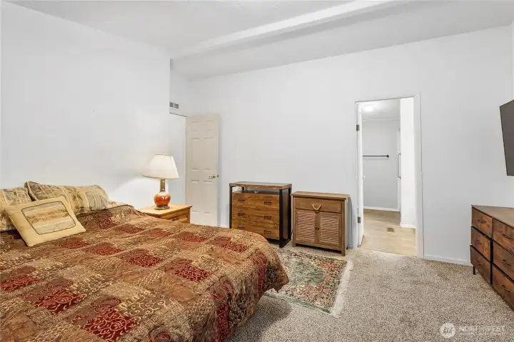 Primary bedroom with en-suite 3/4 bathroom.