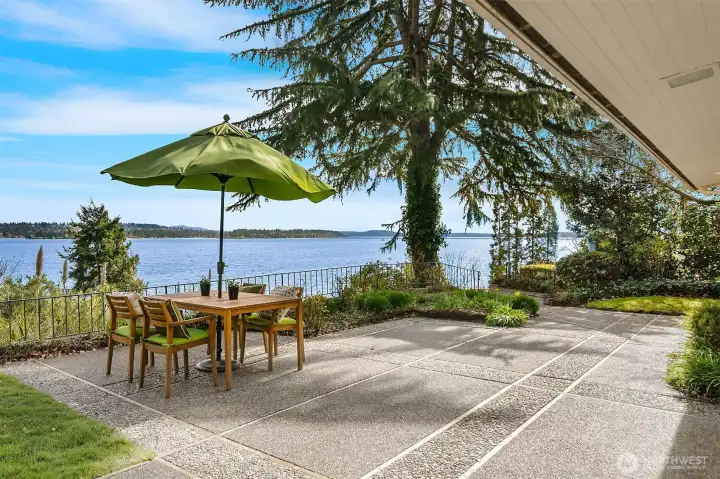 View patio for al fresco dining and Views to Mt Rainier