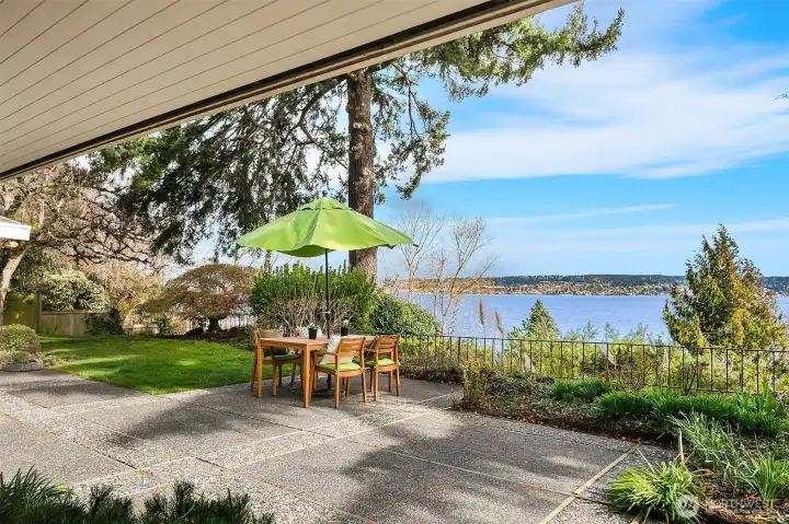 Patio with view to Cascades and the East Side