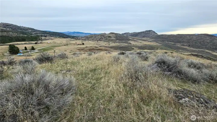 Looking South from North hill center. Great southern exposure! Looking south toward Tonasket.