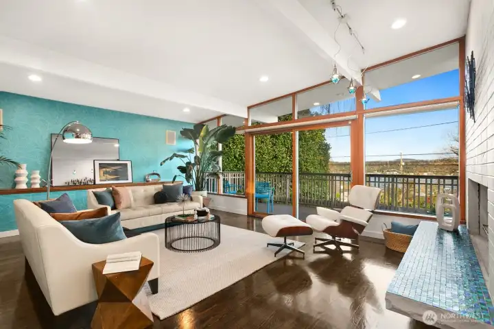 ...vaulted ceiling and oversized sliding glass doors for those warm summer breezes...