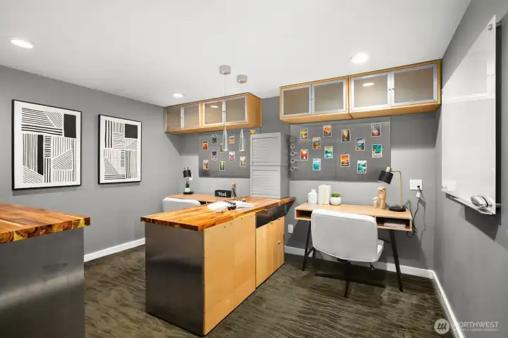 Two-person office... or rearrange flexible components to suit your lifestyle.